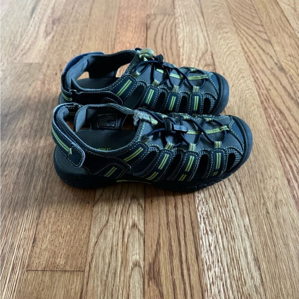 Kids Khombu Closed Toe Sandals